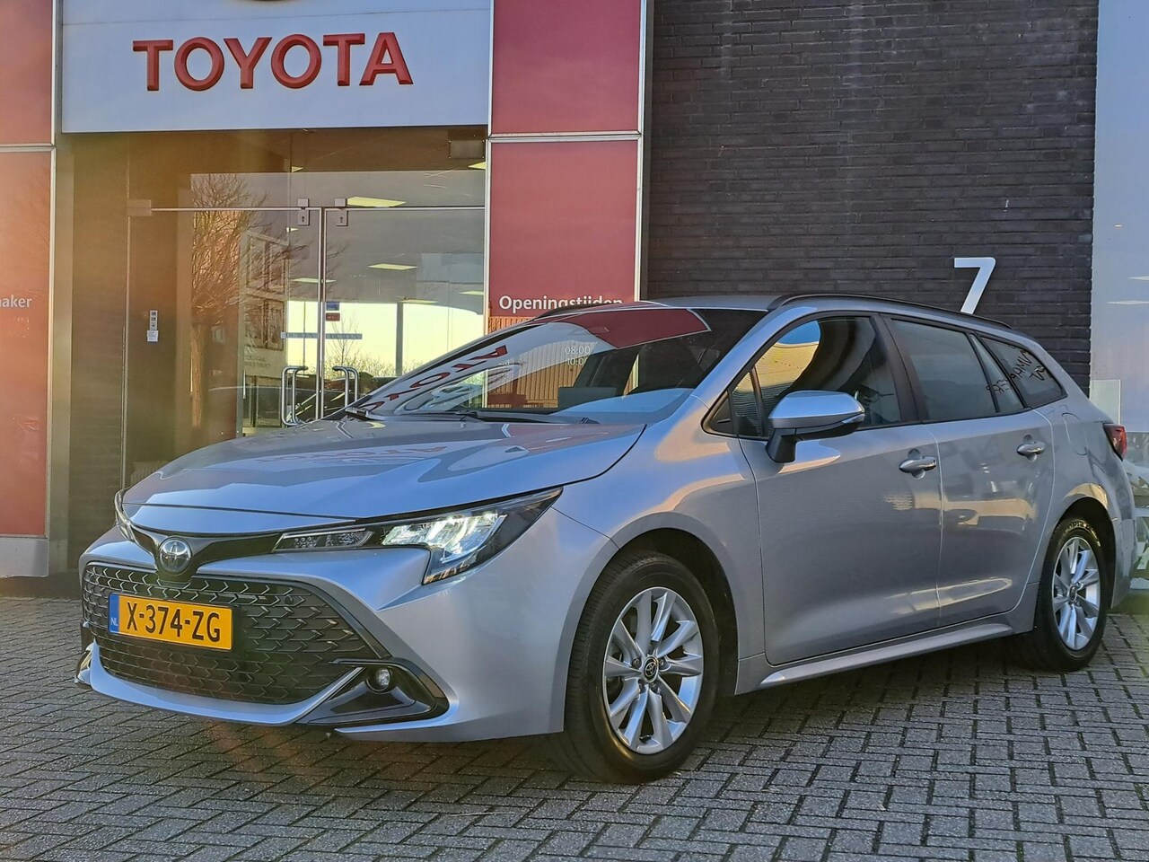 Toyota Corolla Touring Sports - Hybrid 140 Active CAMERA LICHTMETALEN VELGEN APPLE CAR PLAY/ANDROID AUTO - AutoWereld.nl