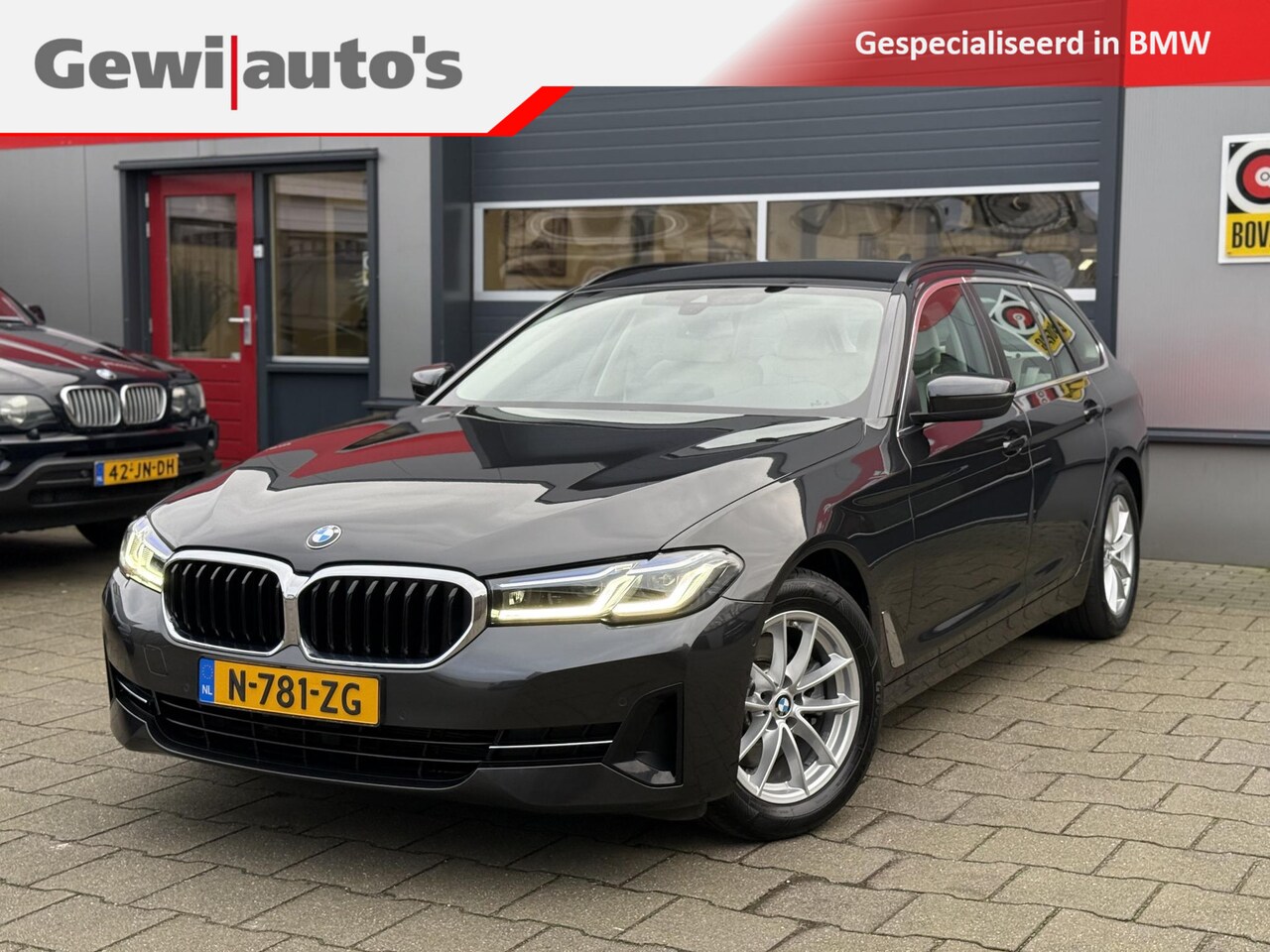 BMW 5-serie Touring - 520i Comfortzetels/Laser/Org. NL - AutoWereld.nl