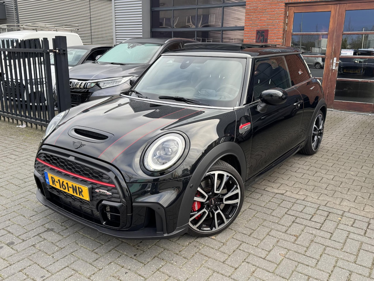 MINI John Cooper Works - Mini 2.0 Essential | NAP | VOL | Eerste Eigenaar | - AutoWereld.nl