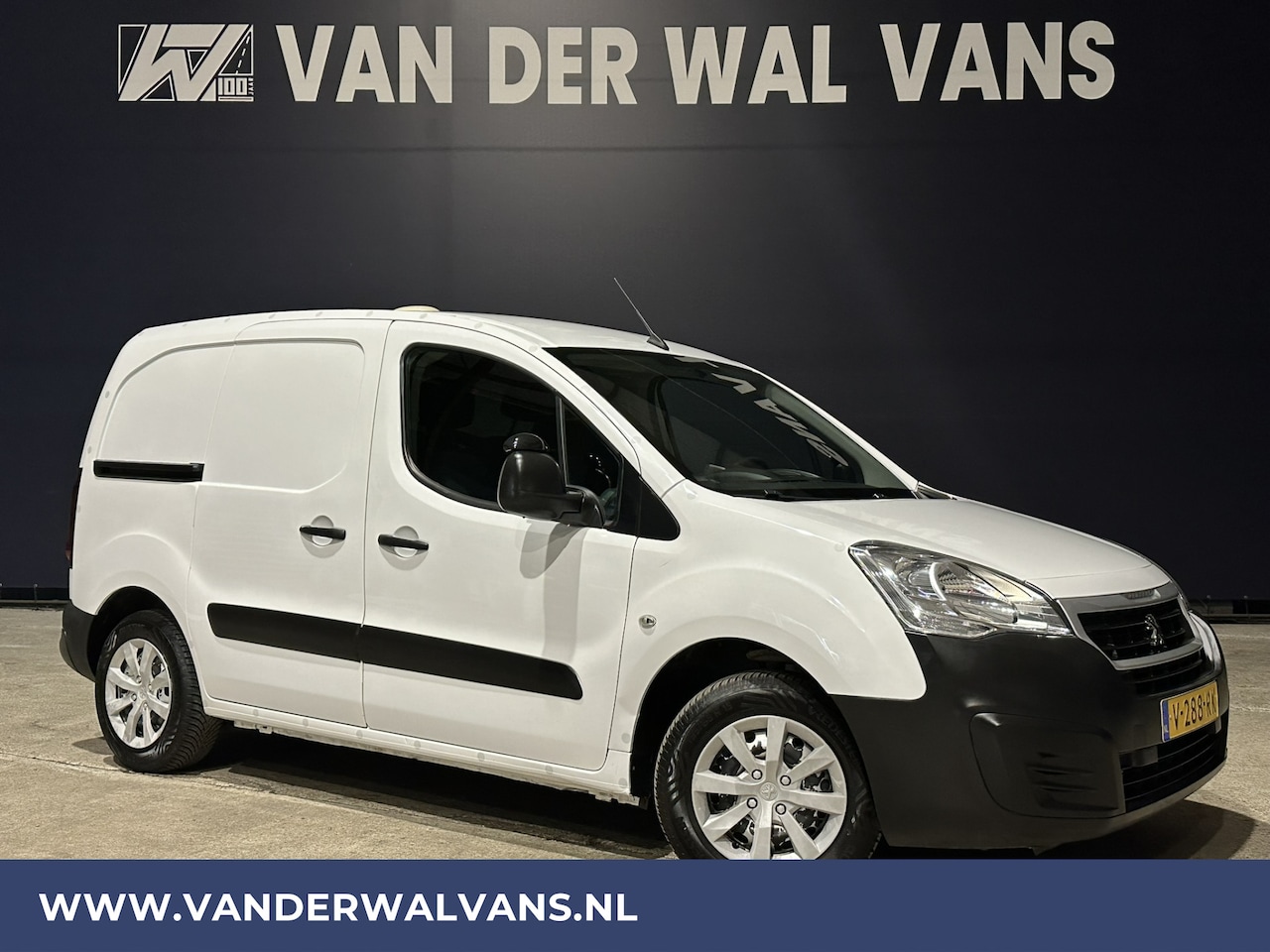 Peugeot Partner - 1.6 BlueHDi 100pk L1H1 Euro6 Airco | Navigatie | Apple Carplay | Trekhaak Cruisecontrol, Z - AutoWereld.nl