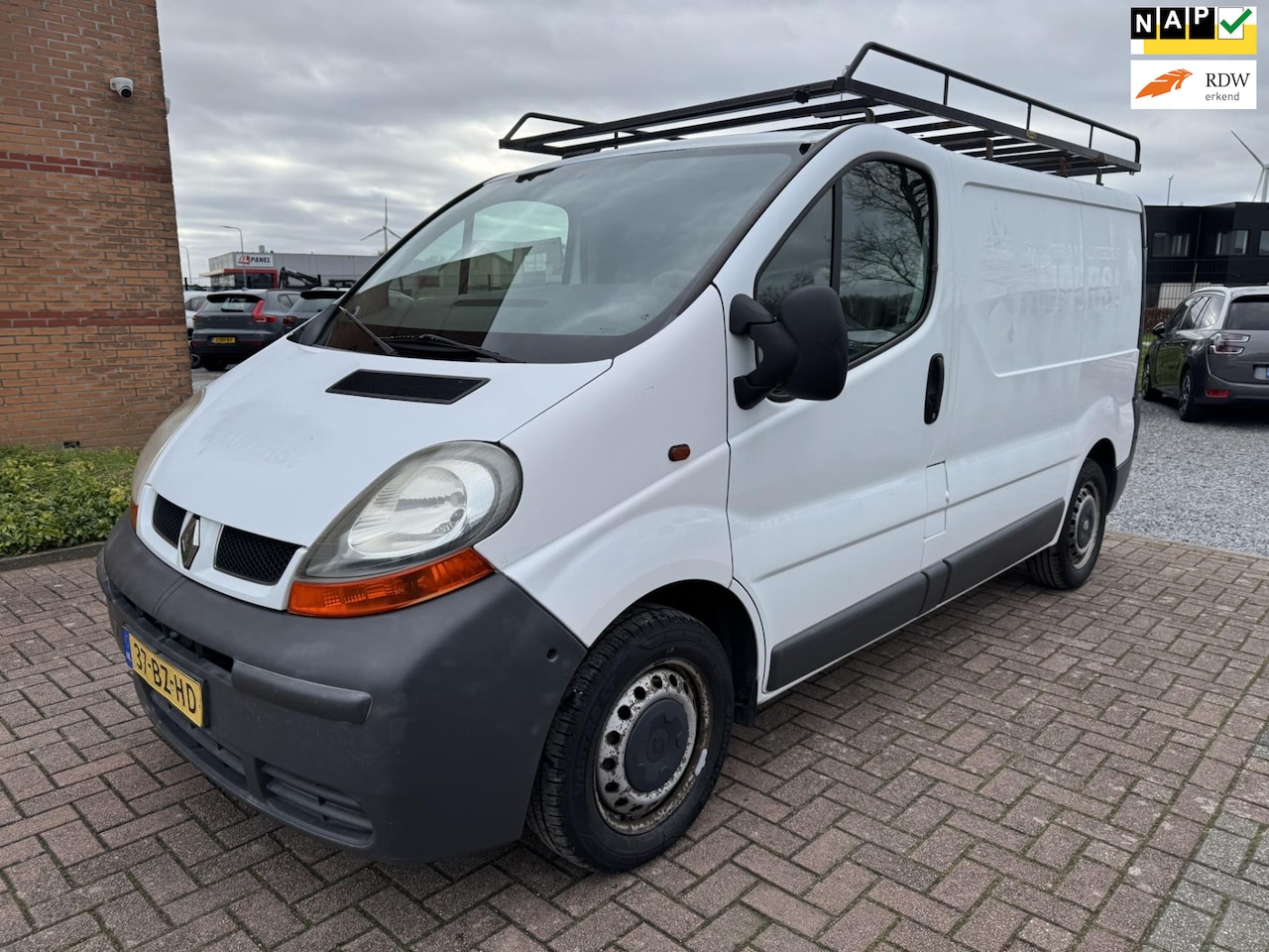 Renault Trafic - 1.9 dCi L1 H1 Générique 1.9 dCi L1H1 Générique, Imperiaal, Trekhaak, 3 zitplaatsen. - AutoWereld.nl