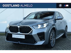 BMW X2 - sDrive20i High Executive M Sport Automaat / Panoramadak / Trekhaak / Verwarmd stuurwiel /