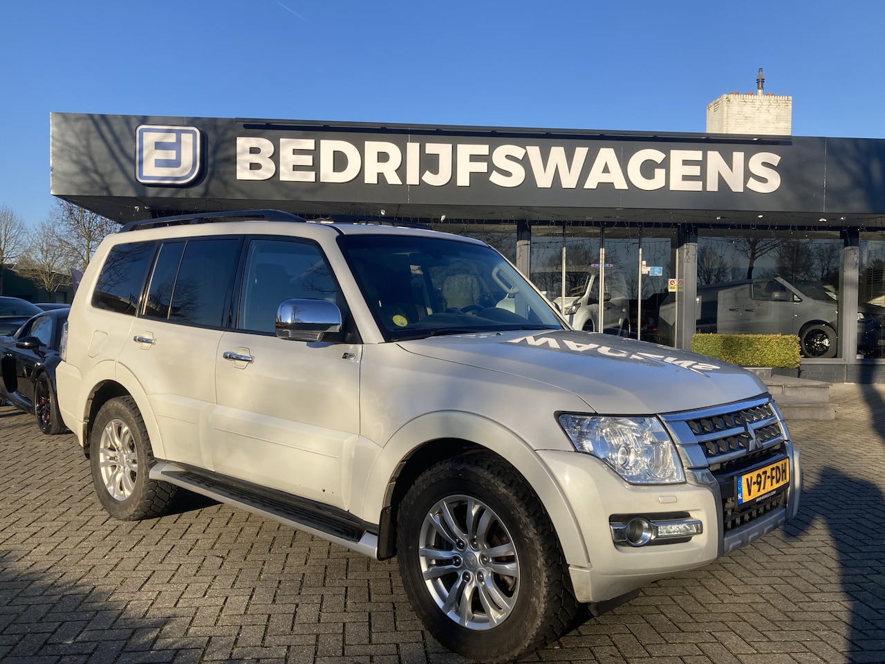 Mitsubishi Pajero - 3.2 DI-D LWB Instyle Grijs Kenteken A/T Automaat - AutoWereld.nl