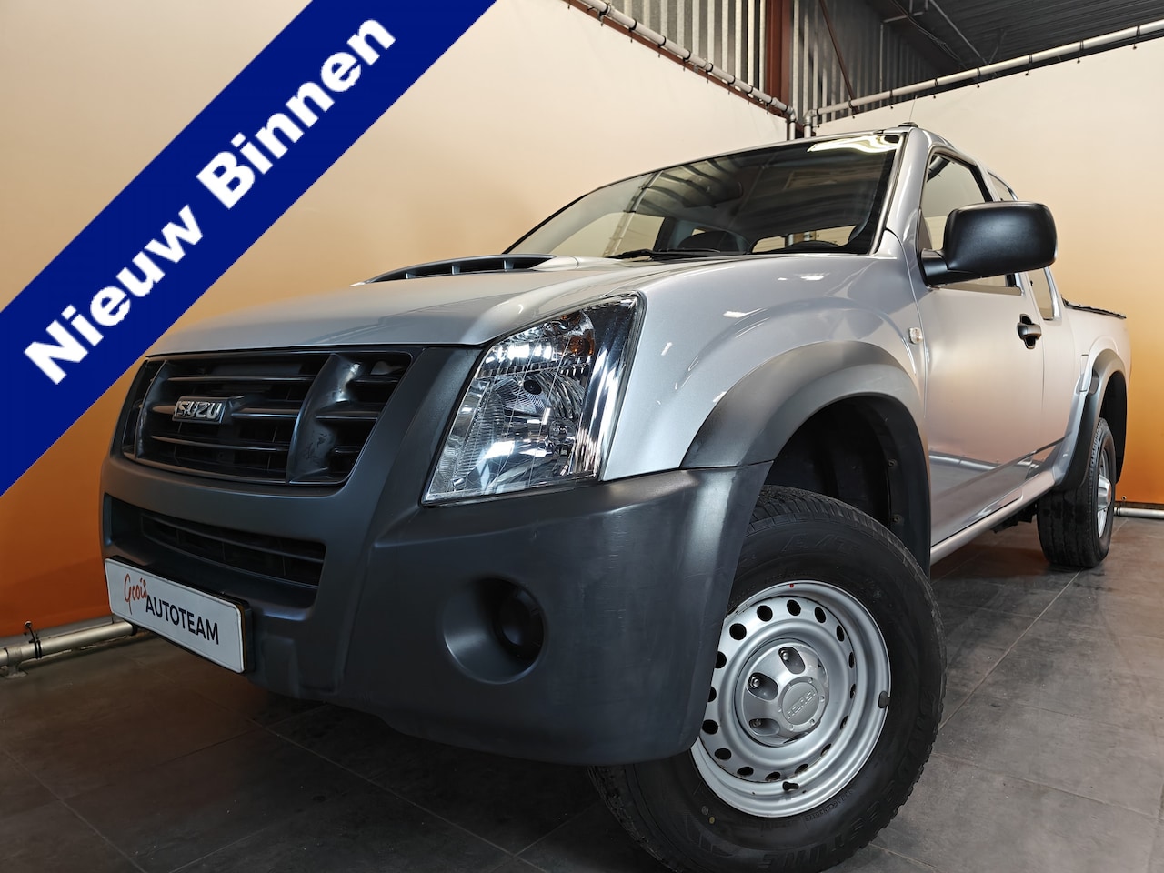 Isuzu D-Max - 2.5 Extended Cab standaard 4x4 lage km stand - AutoWereld.nl