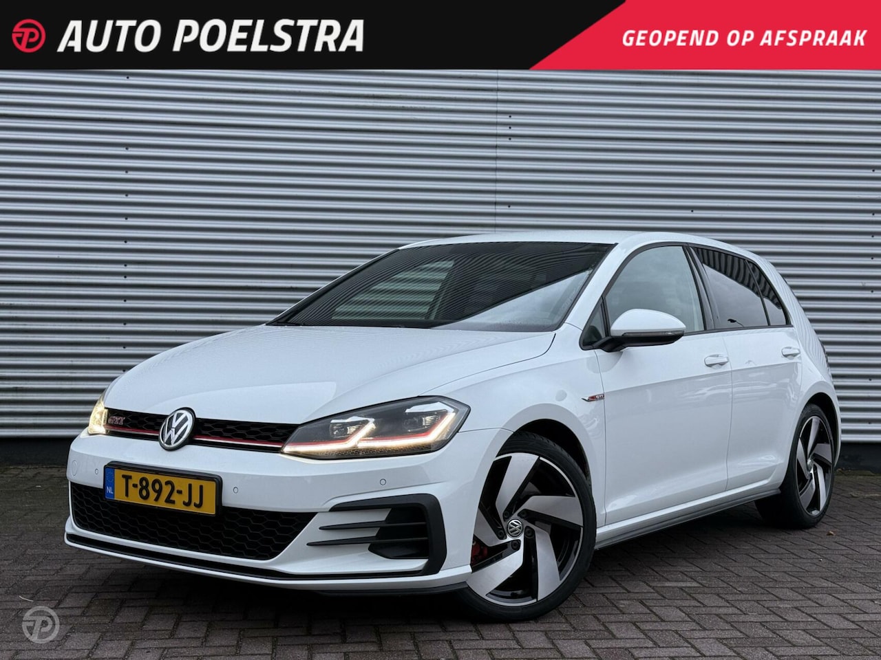 Volkswagen Golf - 2.0 TSI GTI Performance ACC Virtual Cockpit Stoelverwarming LED Apple CarPlay - AutoWereld.nl