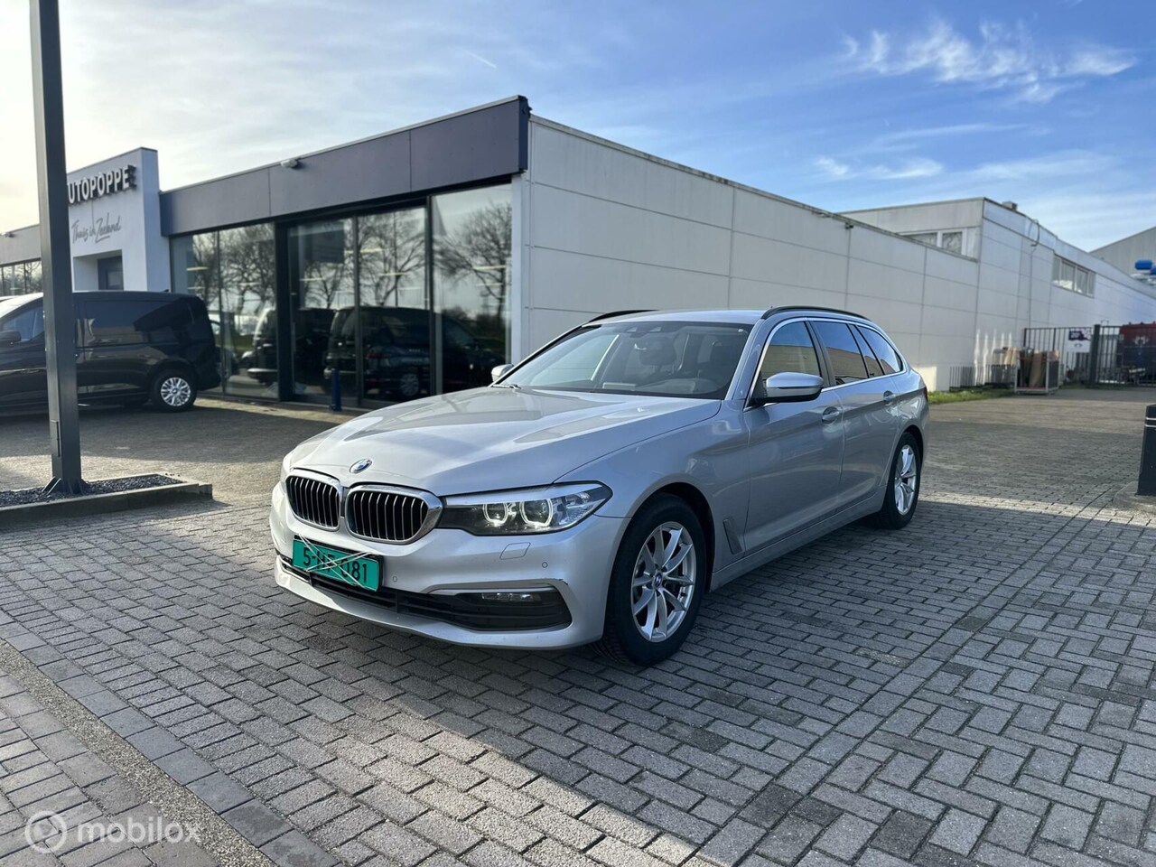 BMW 5-serie Touring - 530d xDrive High Executive Edition 530d xDrive High Executive Edition - AutoWereld.nl