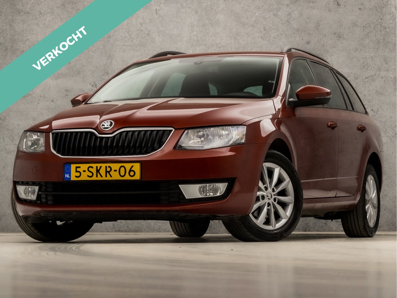 Skoda Octavia Combi - 1.4 TSI Luxury Automaat (NAVIGATIE, CLIMATE, GETINT GLAS, STOELVERWARMING, SPORTSTOELEN, C - AutoWereld.nl