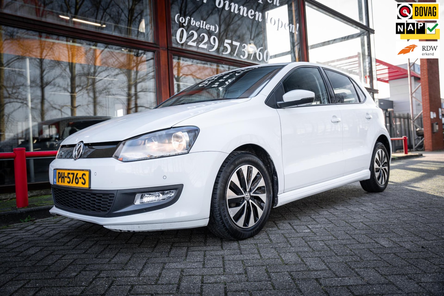 Volkswagen Polo - 1.0 BlueMotion Edition | Navigatie | parkeerhulp | Multimedia | Bluetooth telefoon | stuur - AutoWereld.nl