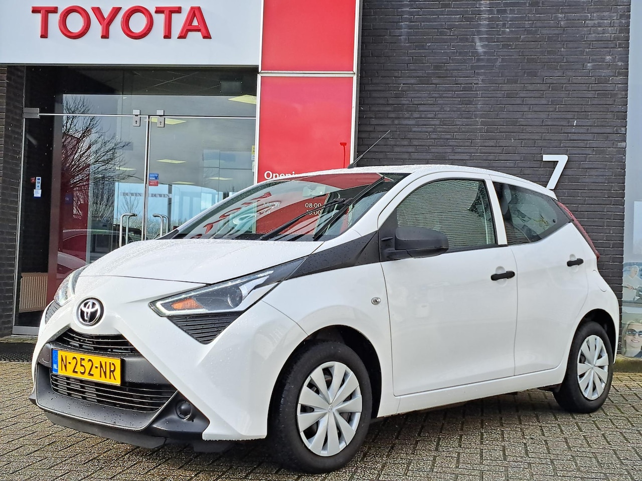 Toyota Aygo - 1.0 VVT-i X-Fun 5-DEURS AIRCO BLUETOOTH DEALERONDERHOUDEN - AutoWereld.nl