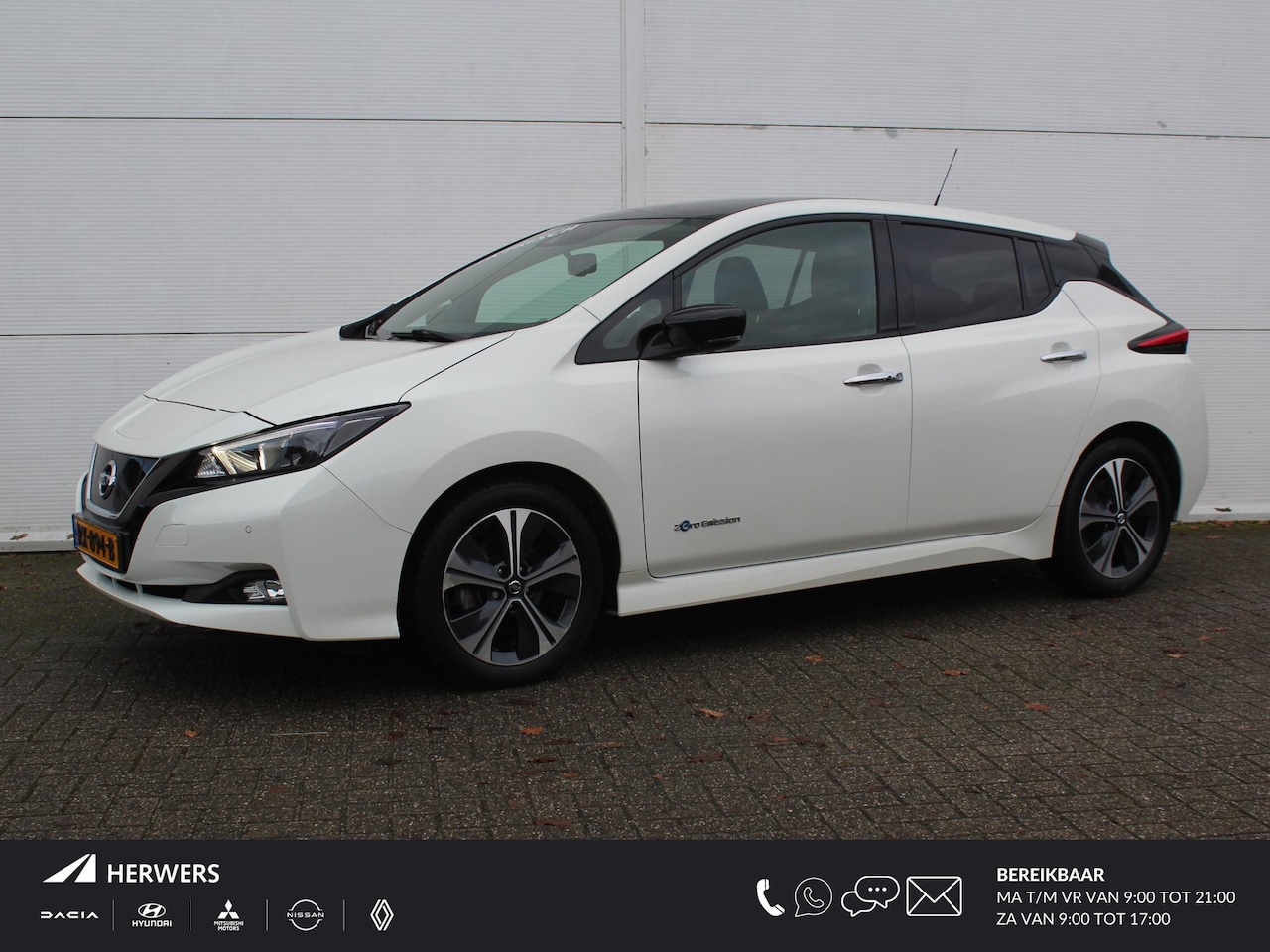 Nissan LEAF - N-Connecta 40 kWh / Navigatie + Apple Carplay/Android Auto / Climate Control / Stoel- + St - AutoWereld.nl