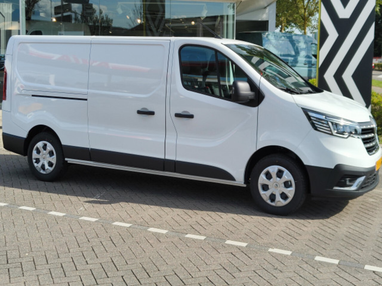 Renault Trafic - 2.0 Blue dCi 130 T30 L2H1 Advance - Parkeerhulp - AutoWereld.nl