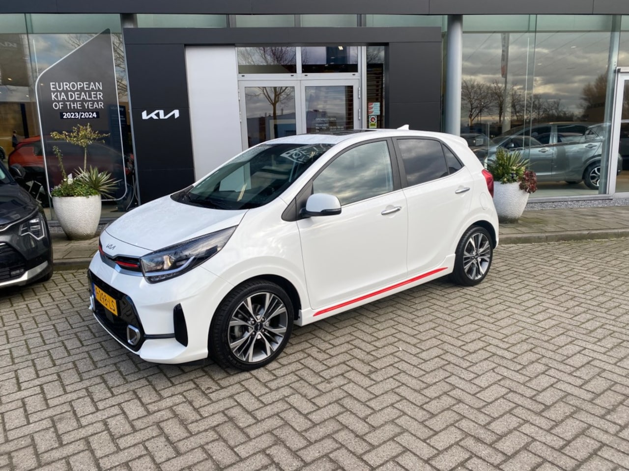 Kia Picanto - 1.0 T-GDi GT-Line 5p 100PK // Leder // SchuifDak // 16inch // Stoelverw. // Trekhaak info - AutoWereld.nl