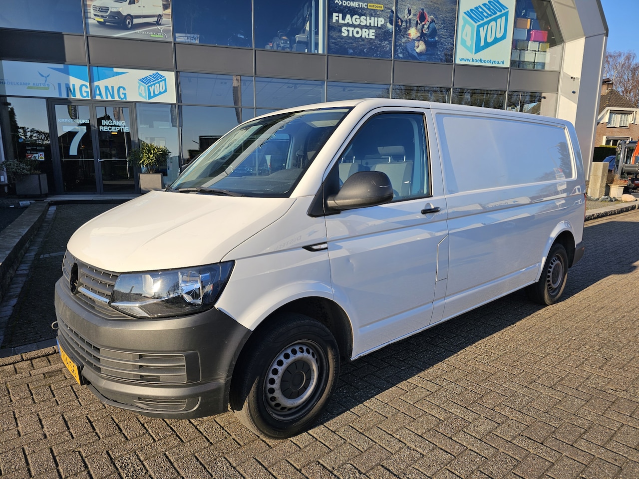 Volkswagen Transporter - 2.0 TDI L2H1 Comfortline 150 PK * NAP * Eerste Eigenaar * - AutoWereld.nl