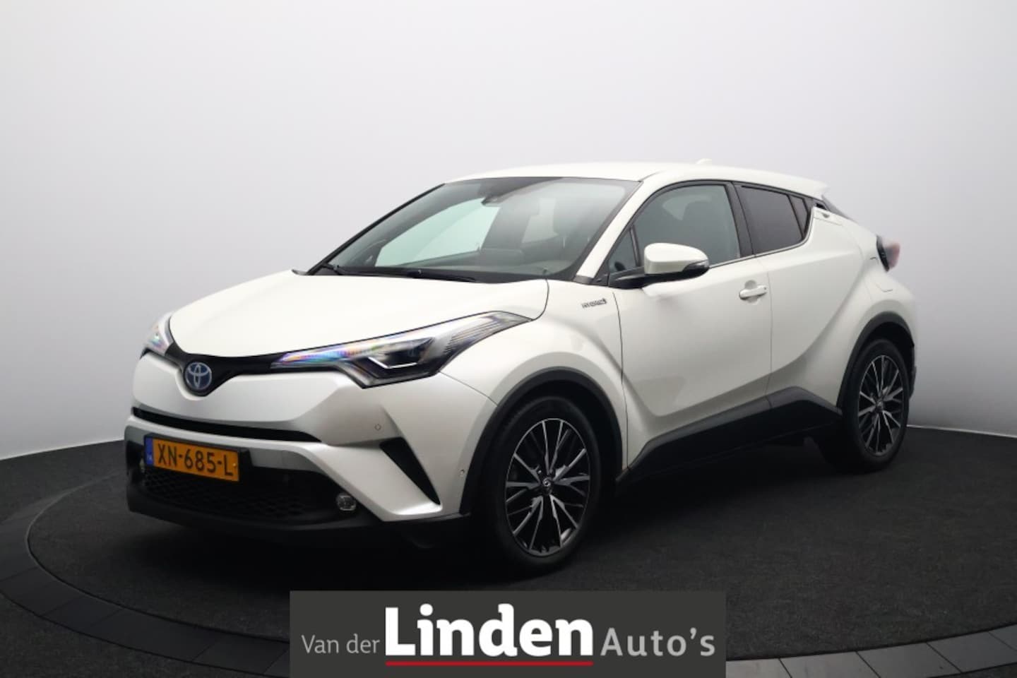 Toyota C-HR - 1.8 Hybrid Executive | Navigatie | Getint Glas | Camera Clima | Lane Keep Assist - AutoWereld.nl