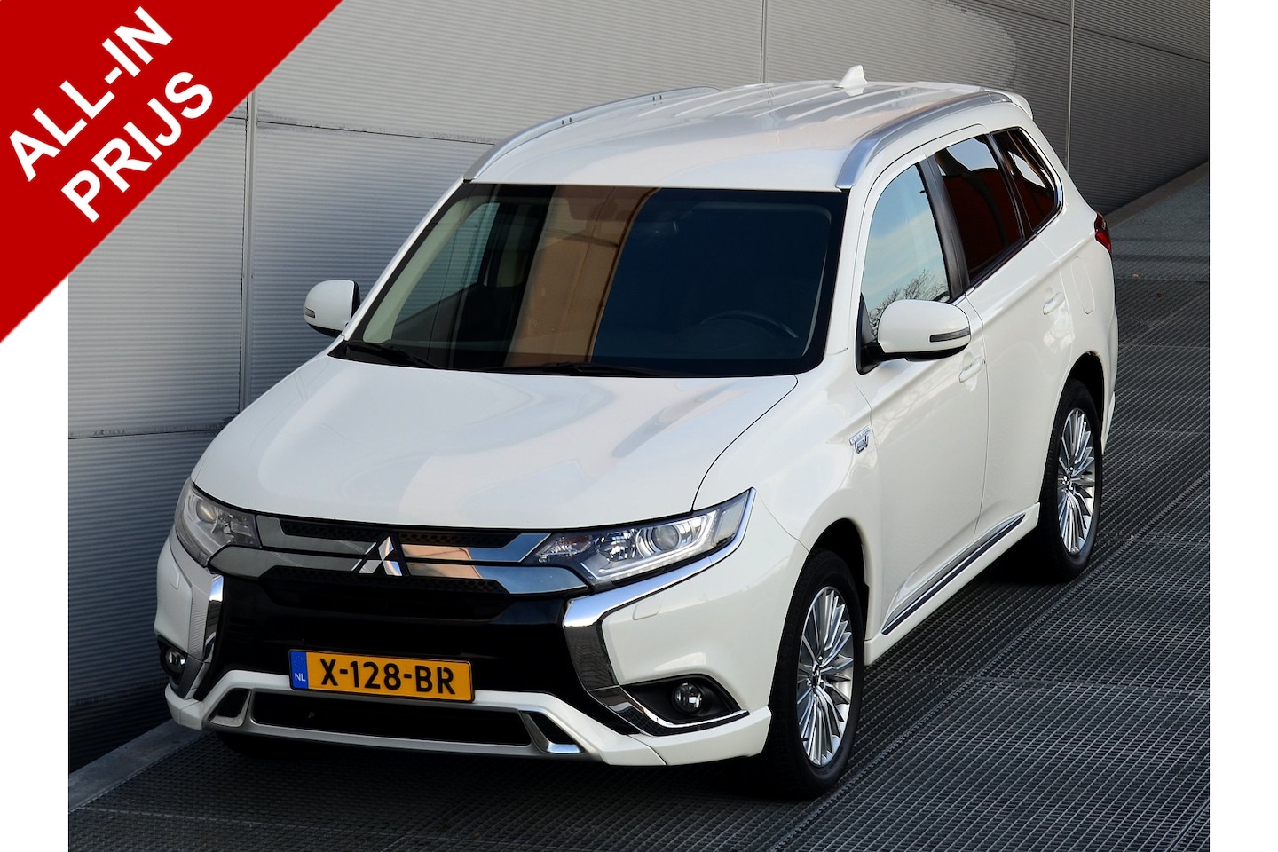 Mitsubishi Outlander - PHEV 2.4 INTENSE 4WD | PLUG IN HYBRID | V2G | MY2020 | FABRIEKGARANTIE TOT 30-06-2028* | A - AutoWereld.nl