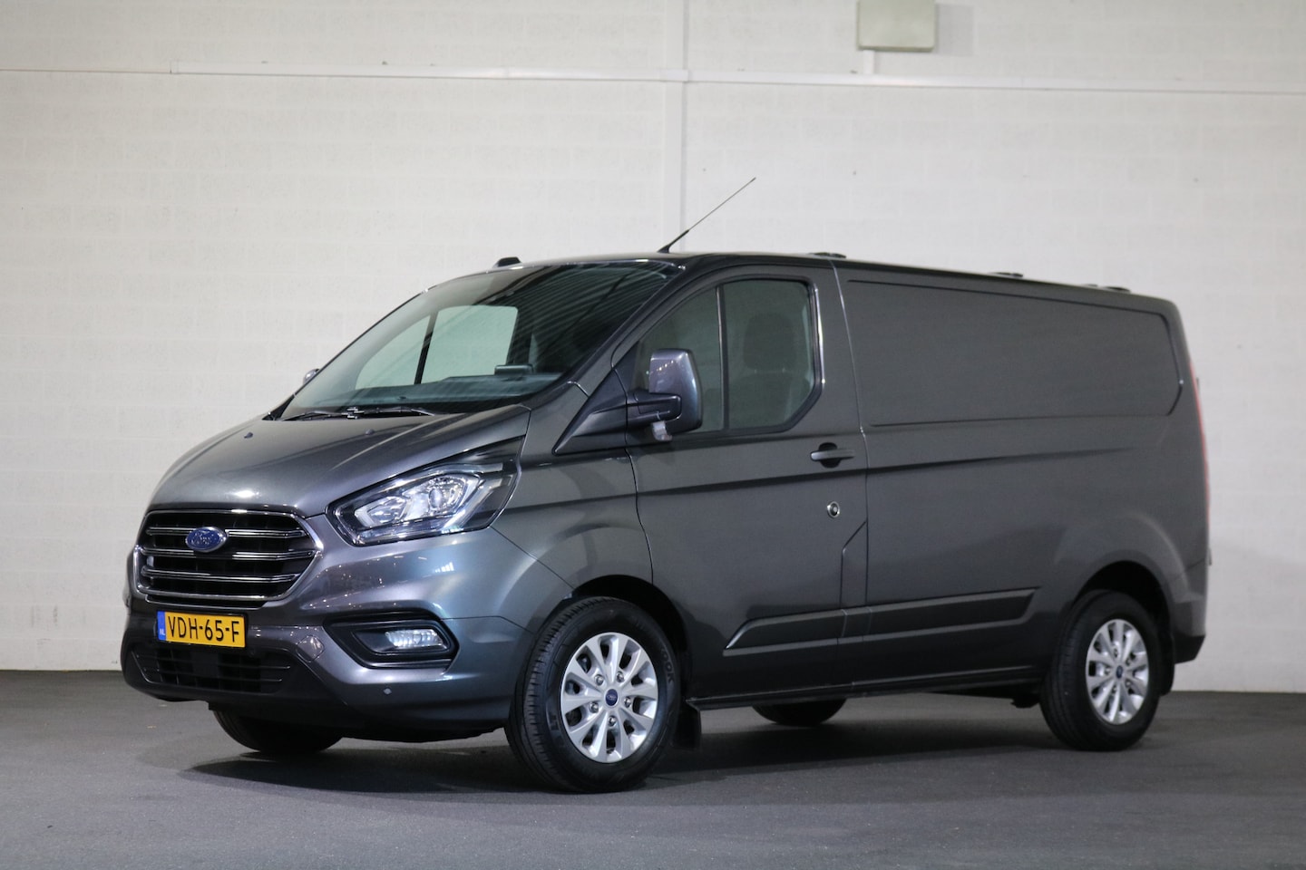 Ford Transit Custom - 2.0 TDCI 130pk L1 H1 Limited Automaat - AutoWereld.nl