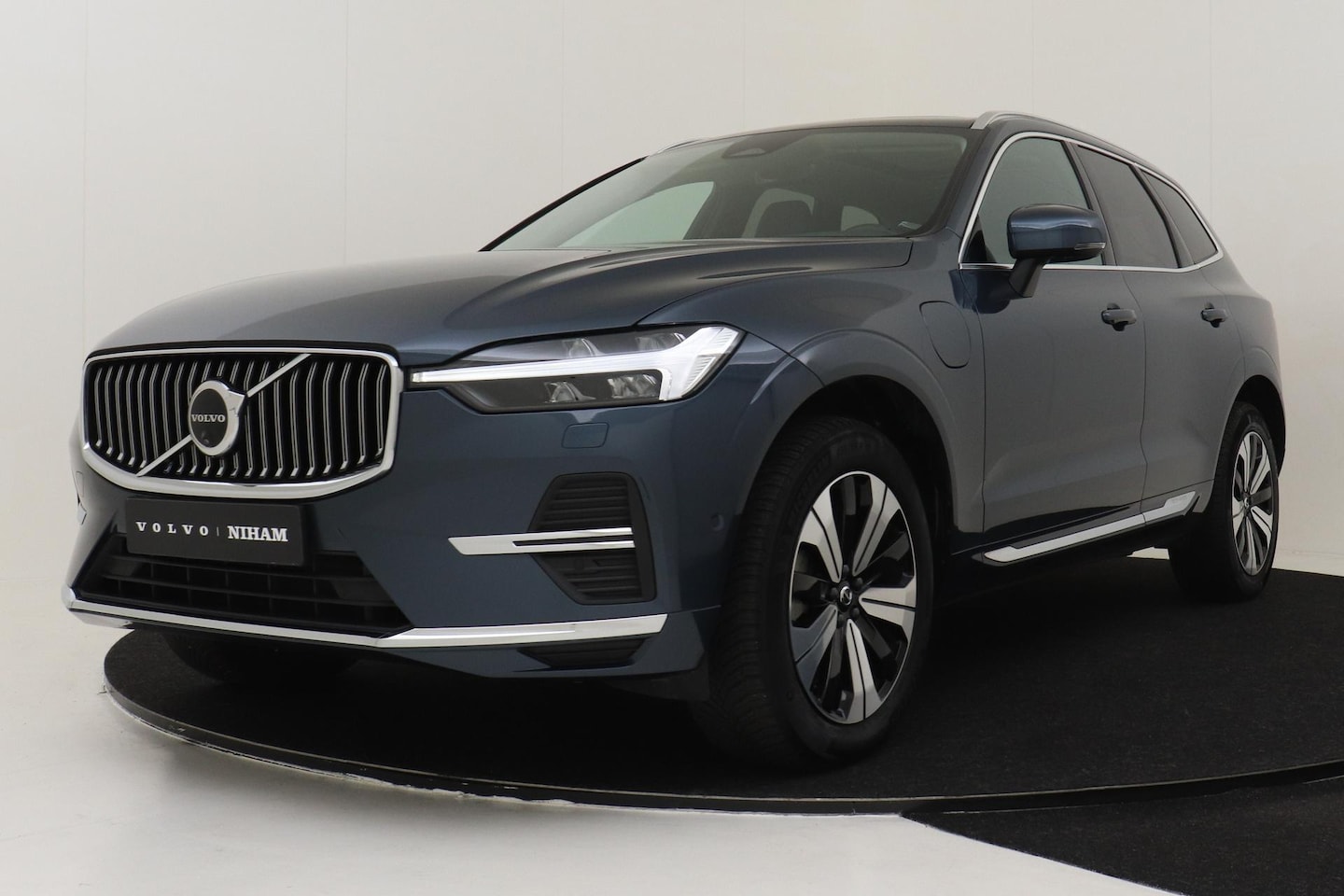 Volvo XC60 - T8 RECHARGE AWD PLUS BRIGHT -PANO.DAK|HK-AUDIO|360°CAM|TREKHAAK|ADAP.LED - AutoWereld.nl