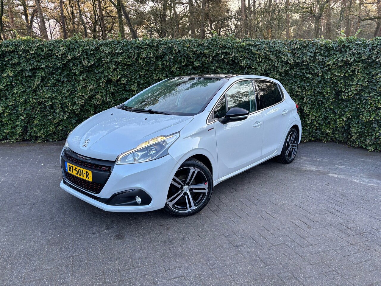 Peugeot 208 - 1.2 GT-line | Half Leer | JBL | Pano | Org NL | Cruise Control | Navi | Full Options - AutoWereld.nl