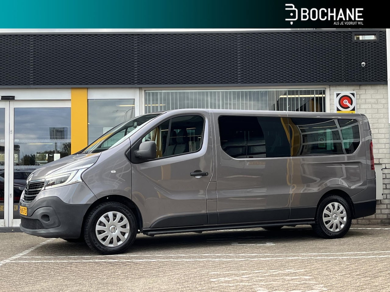 Renault Trafic Passenger - 2.0 dCi 120 Grand Zen 9 pers. | Trekhaak | All-Seasons - AutoWereld.nl