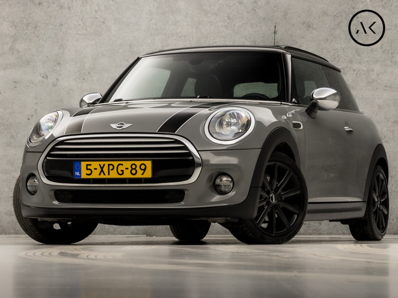 MINI Cooper - Mini 1.5 Chili Automaat (PANORAMADAK, GROOT NAVI, HEAD-UP DISPLAY, STOELVERWARMING, GETINT - AutoWereld.nl