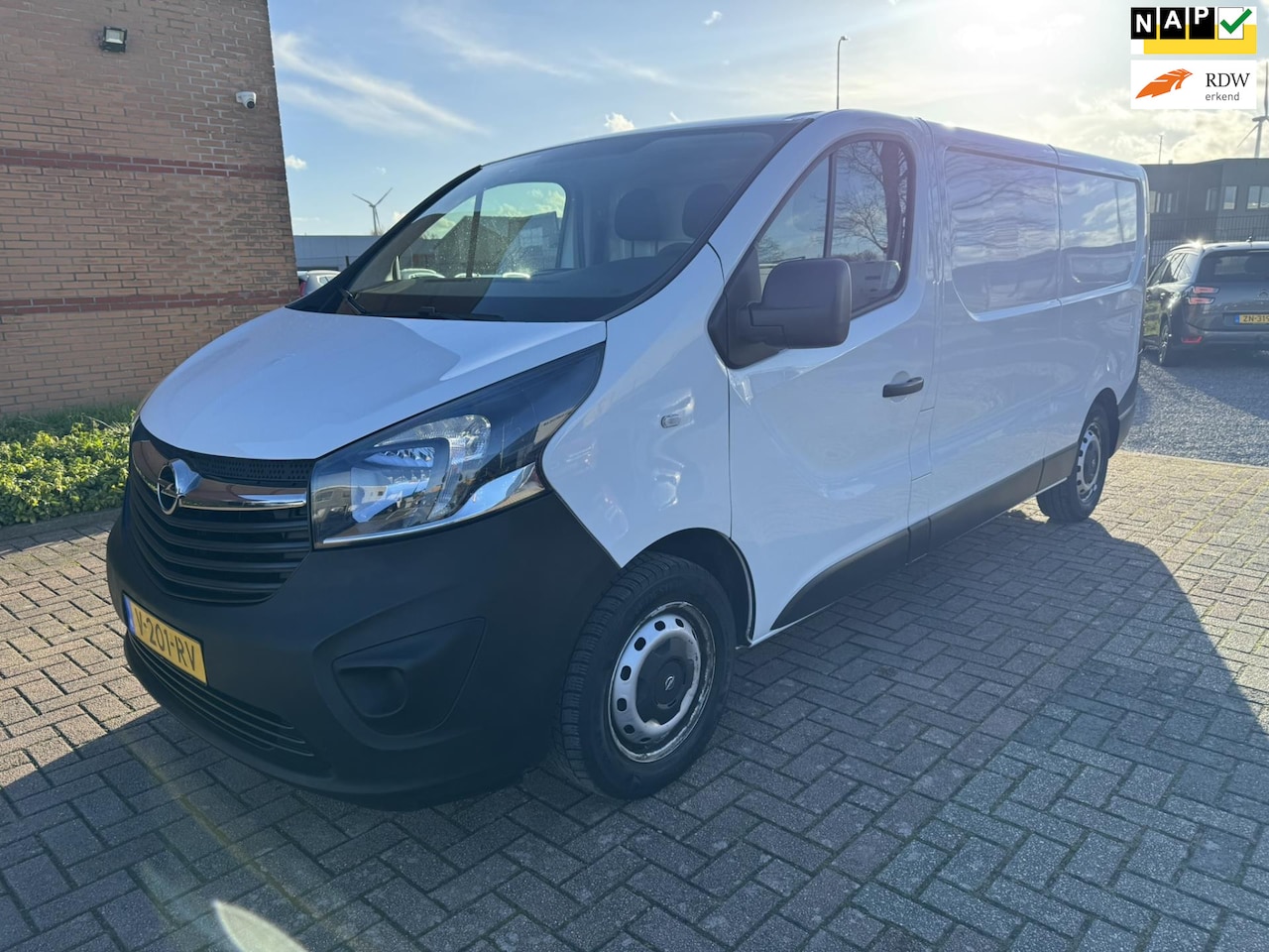 Opel Vivaro - 1.6 CDTI L2H1 Edition EcoFlex 1.6 CDTI L2H1 Edition EcoFlex, 3 zits, oprijplaat, inbouw, - AutoWereld.nl