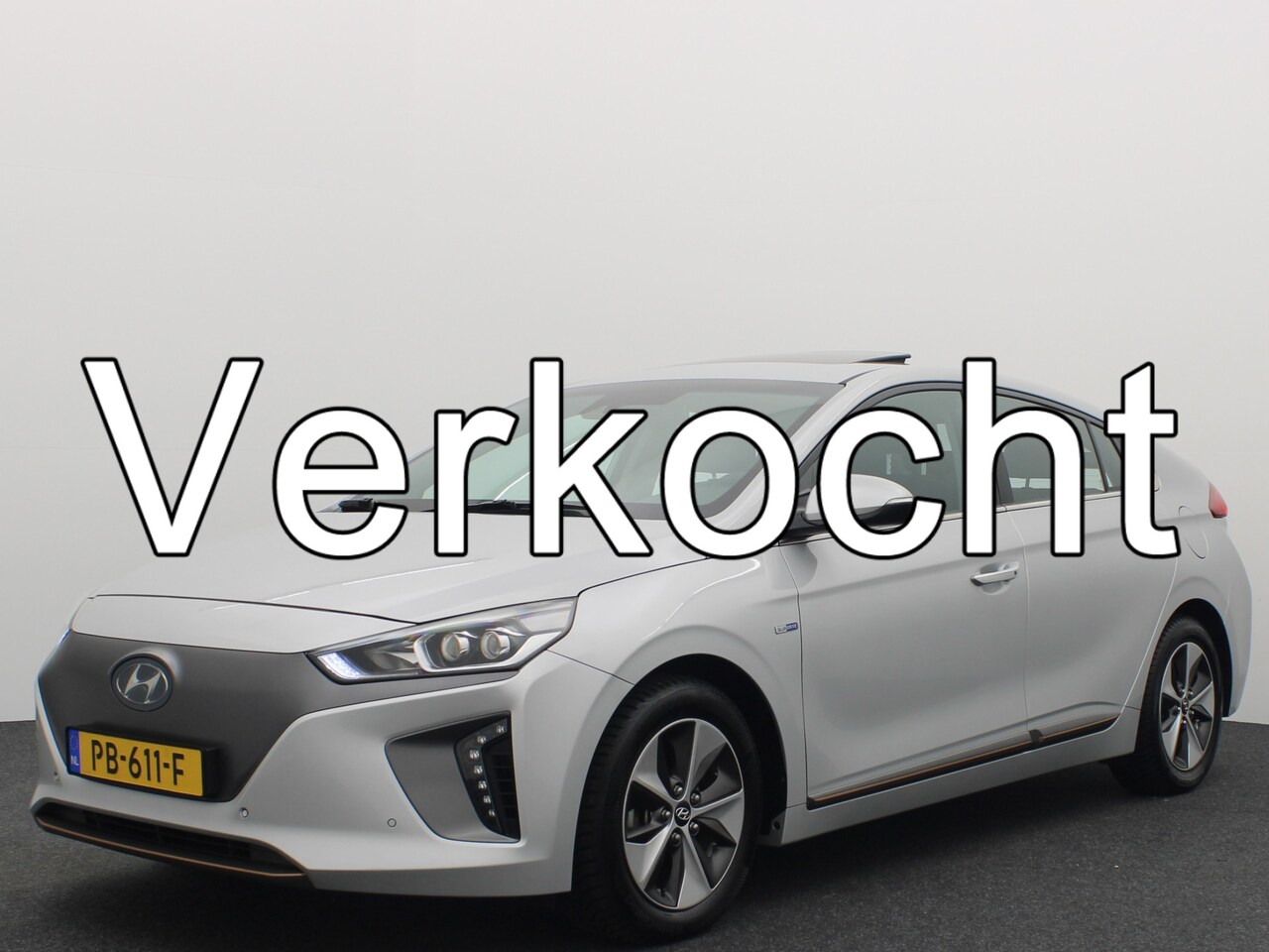 Hyundai IONIQ - Premium EV FULL LED / SCHUIFDAK / LEDER / STOELVERW / STUURVERW / CAMERA / CARPLAY / 1STE - AutoWereld.nl