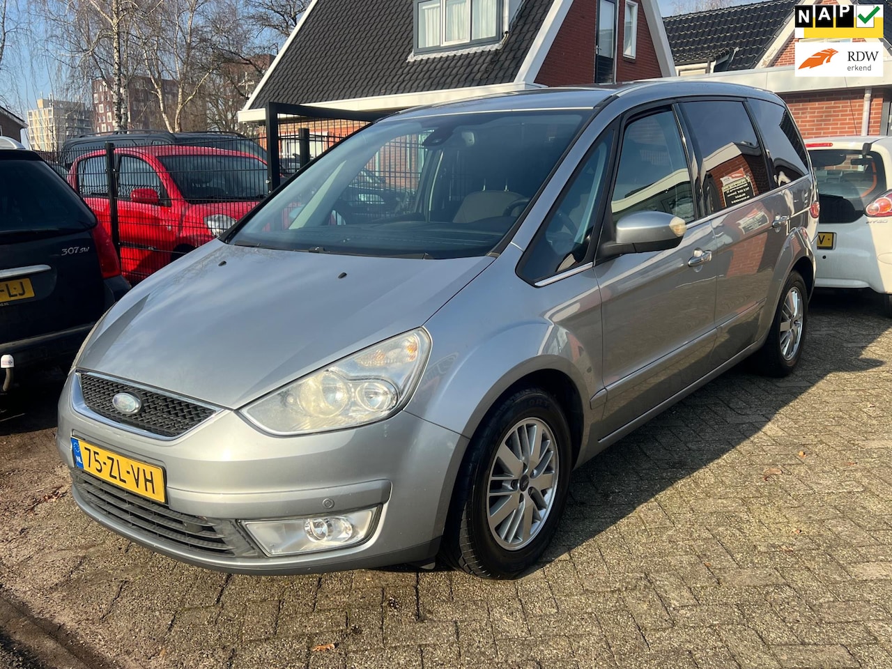 Ford Galaxy - 2.0-16V Ghia 2008 7 persoons - AutoWereld.nl