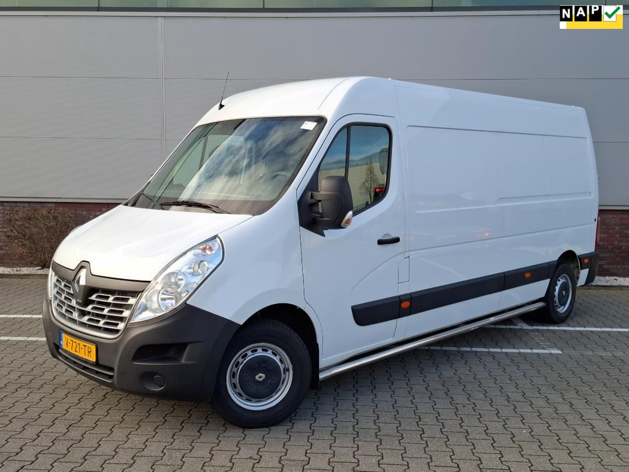 Renault Master - T35 2.3 dCi L3H2 1Ste Eigenaar/Navigatie/Camera/Cruise-control/Sidebars/Nieuwe Banden/Rijk - AutoWereld.nl