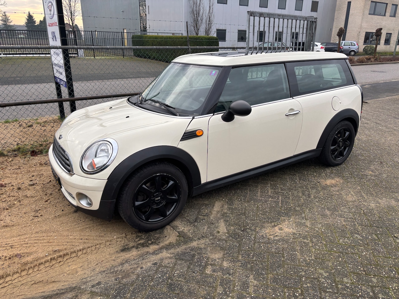 MINI Clubman - 1.4 One Mooie auto met panorama dak en boekjes - AutoWereld.nl