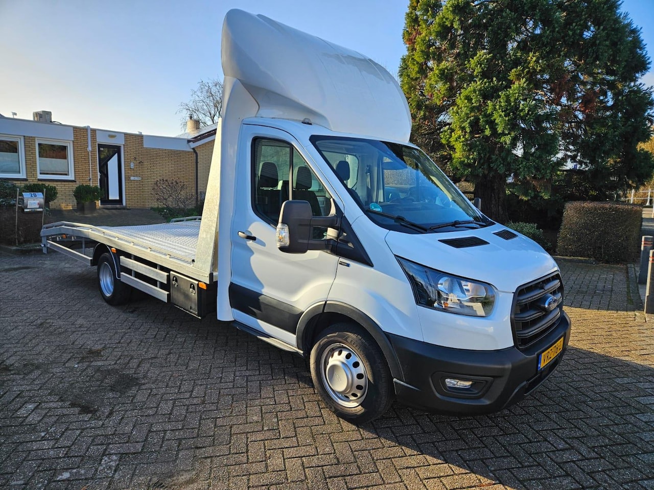 Ford Transit - 2.0 TDCI 170 PK Automaat Oprijwagen Autoambulance Airco Dealer onderhouden lier luchtverin - AutoWereld.nl