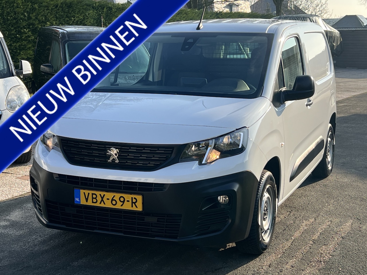 Peugeot Partner - 1.5 BlueHDI Premium Lease vanaf € 142,- P/M - AutoWereld.nl