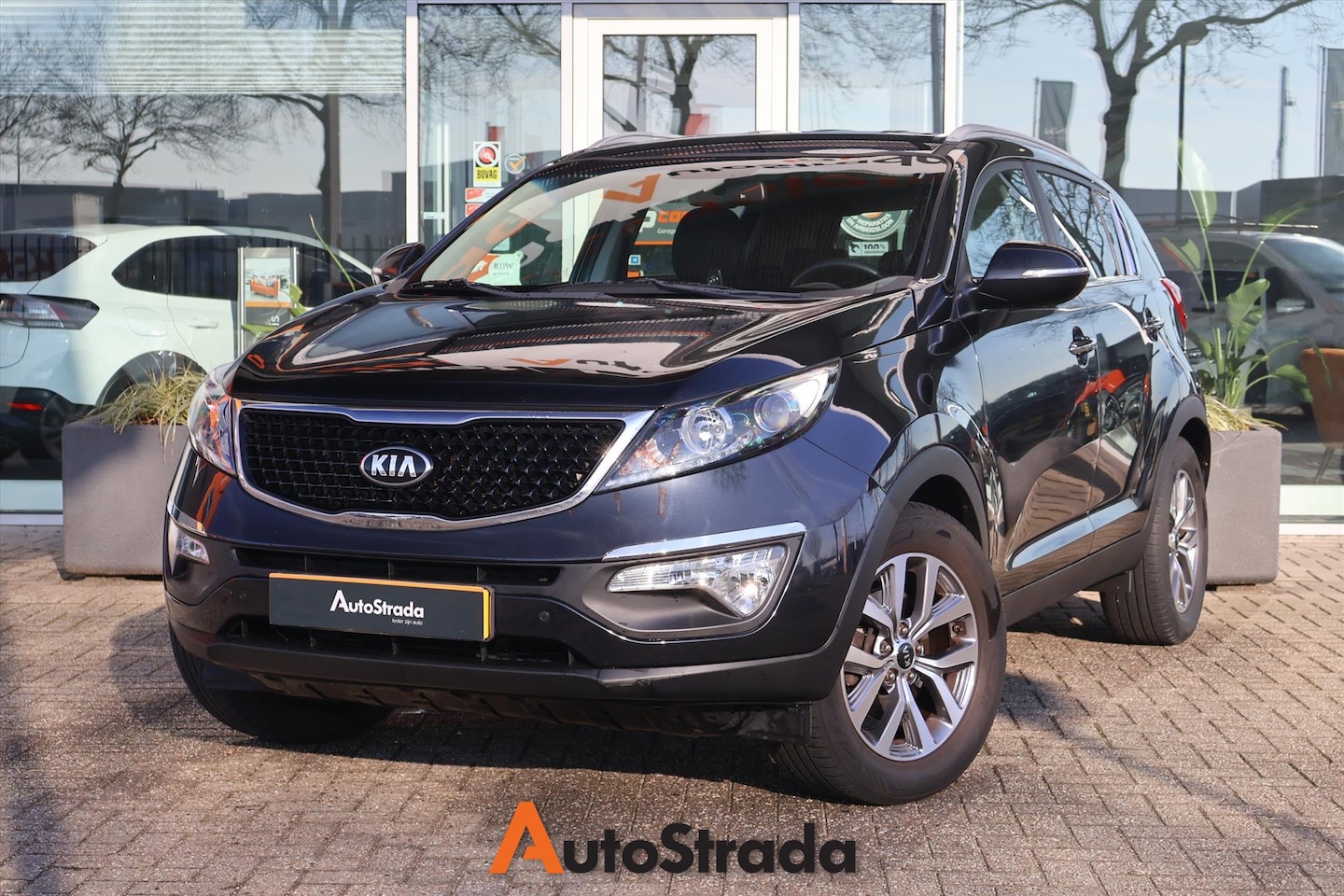 Kia Sportage - 1.6 GDI 2WD World Cup Edition 135PK I Navigatie I Camera I Trekhaak I Leder - AutoWereld.nl