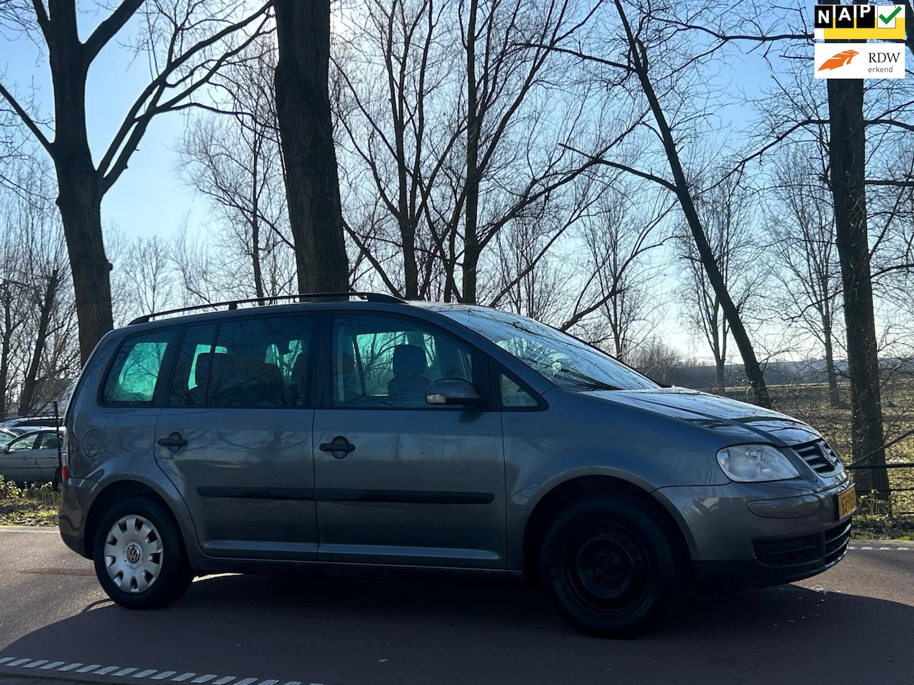 Volkswagen Touran - 1.6-16V FSI Athene 6BAK!SCHADE!AIRCO! - AutoWereld.nl