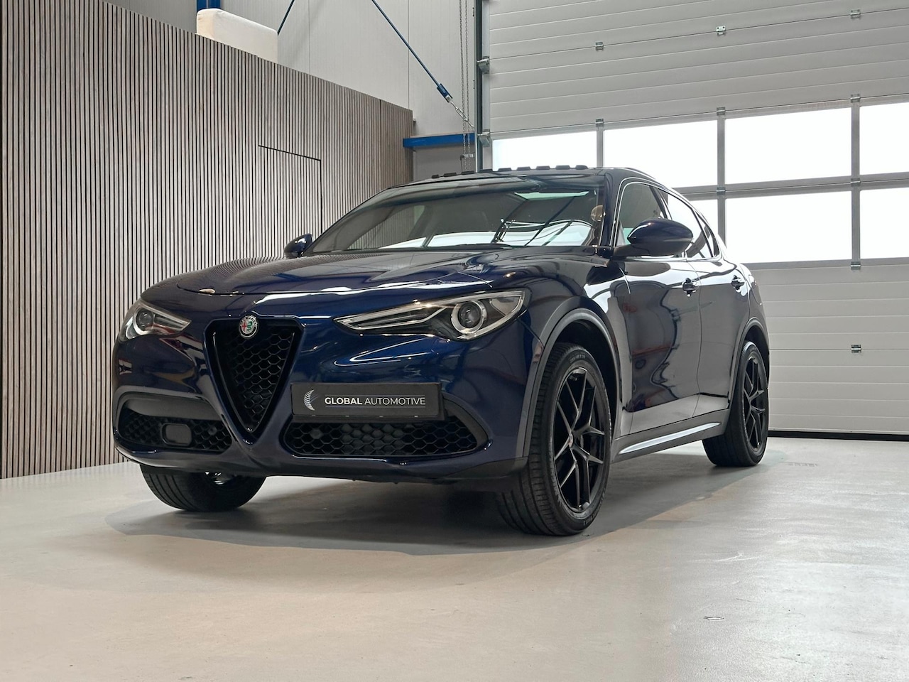 Alfa Romeo Stelvio - 2.0 T AWD Q4 - BLACK PACK - SCHUIFDAK - LEER - 20 INCH - STOEL + STUURVERWARMING - - AutoWereld.nl