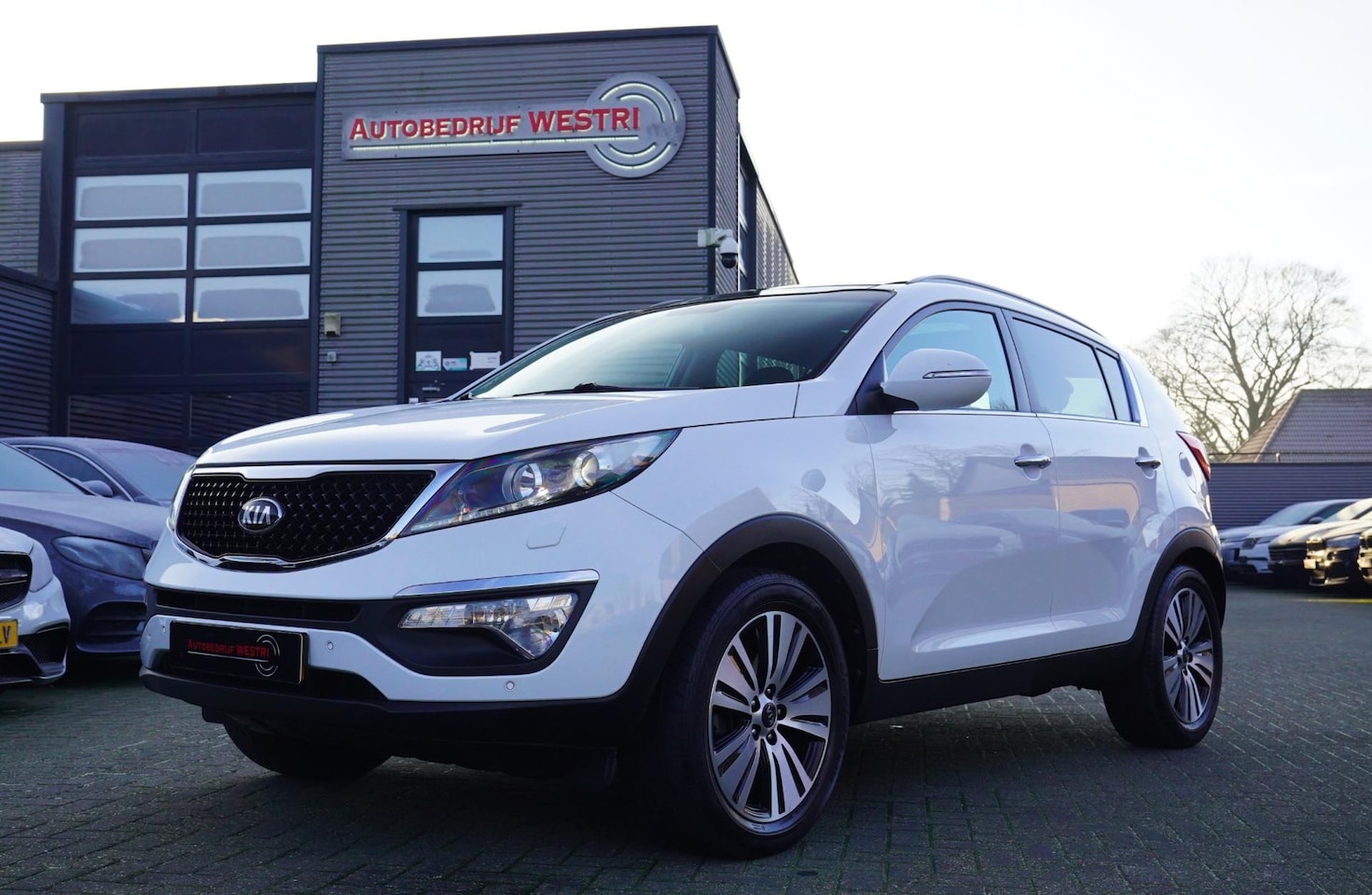 Kia Sportage - 2.0 ExecutiveLine | Panorama | Luxe Leder | Stoelverwarming voor+achter | Xenon | Camera | - AutoWereld.nl