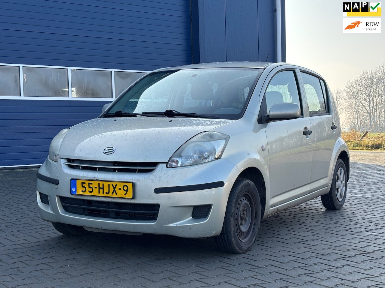 Daihatsu Sirion 2 - 1.0-12V Premium | Inruil koopje !! | - AutoWereld.nl