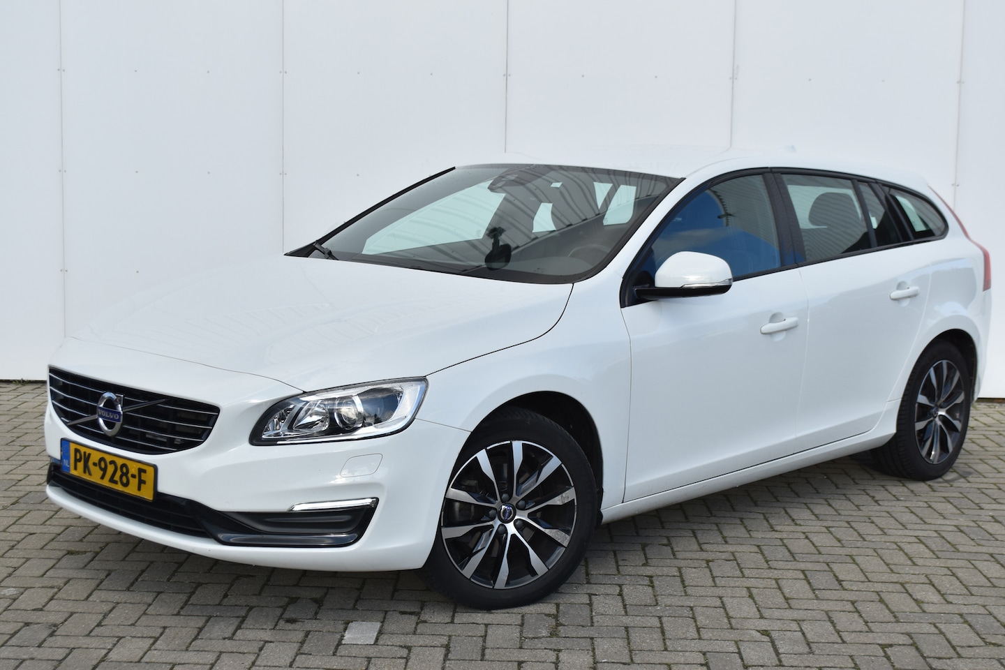 Volvo V60 - 1.5 T3 Polar+ Dynamic - AutoWereld.nl