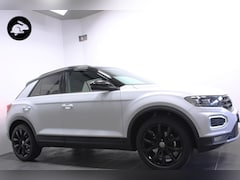 Volkswagen T-Roc - 1.5 TSI Sport Black style/Pano dak/Trekhaak/Virtual