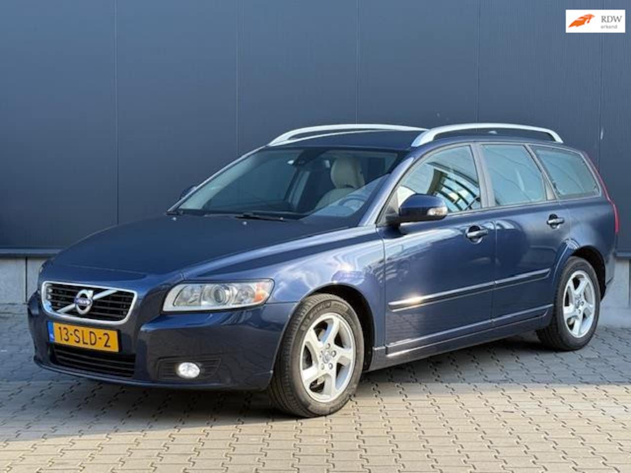 Volvo V50 - 2.0 Limited Edition | Parkeersensoren | Trekhaak | Navigatie! - AutoWereld.nl