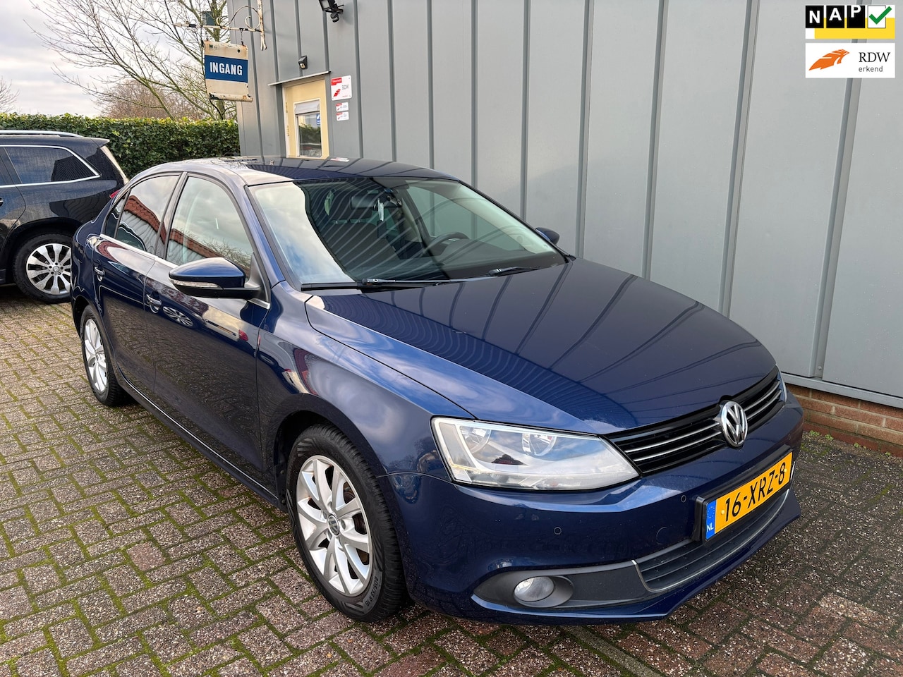 Volkswagen Jetta - 1.2 TSI Comfort Executive Line NAP//AIRCO//CRUISE//NAVI//CV+AB - AutoWereld.nl