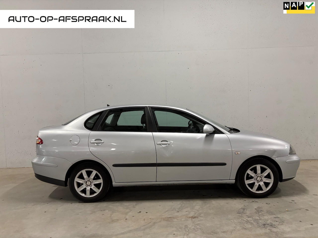 Seat Cordoba - 1.4-16V Sensation Airco Trekhaak - AutoWereld.nl