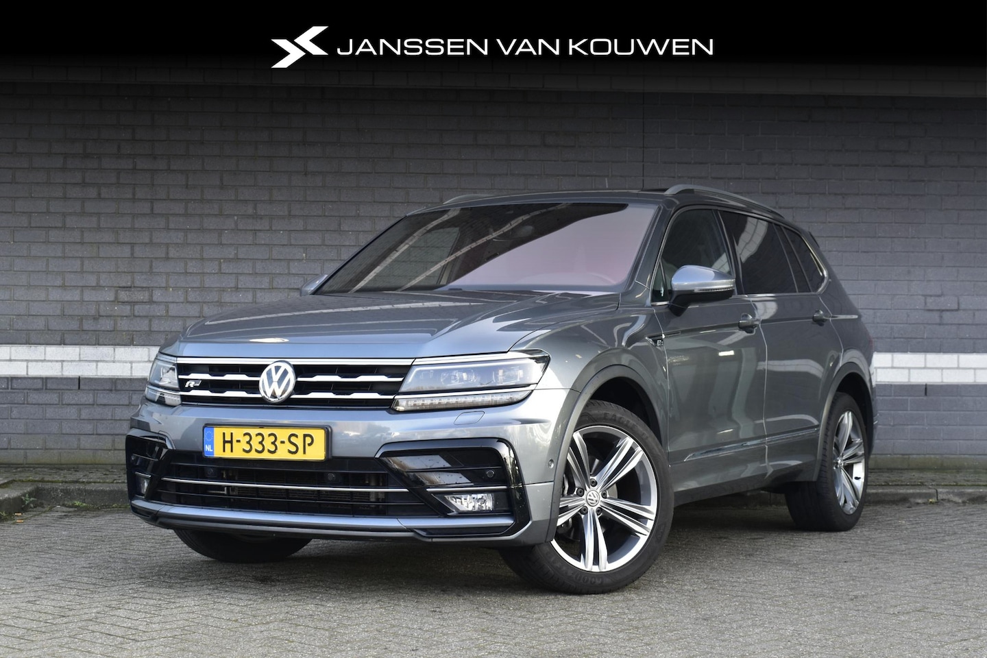 Volkswagen Tiguan Allspace - 1.5 TSI Highline Business R 7p. / Panoramadak / Stoelverwarming / Camera / Virtual Dashboa - AutoWereld.nl