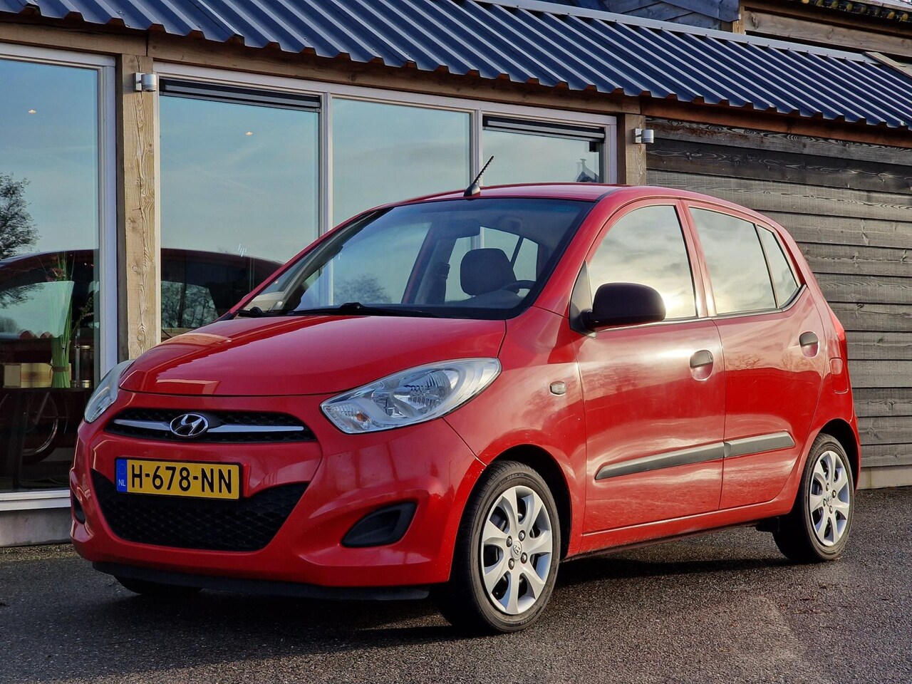 Hyundai i10 - 1.1 i-Catcher 1.1 i-Catcher (Trekhaak / Airco / Navigatie / Zeer zuinig / Goed onderhouden / APK 29-05-2 - AutoWereld.nl