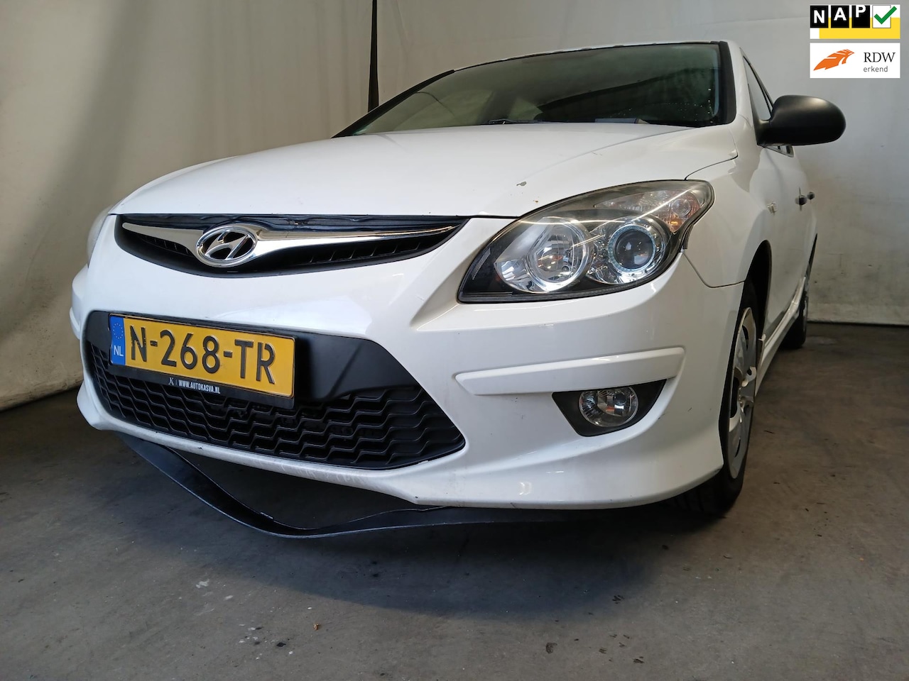 Hyundai i30 CW - 1.4i i-Drive SCHADEAUTO!! - AutoWereld.nl