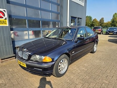 BMW 3-serie - 318i Executive