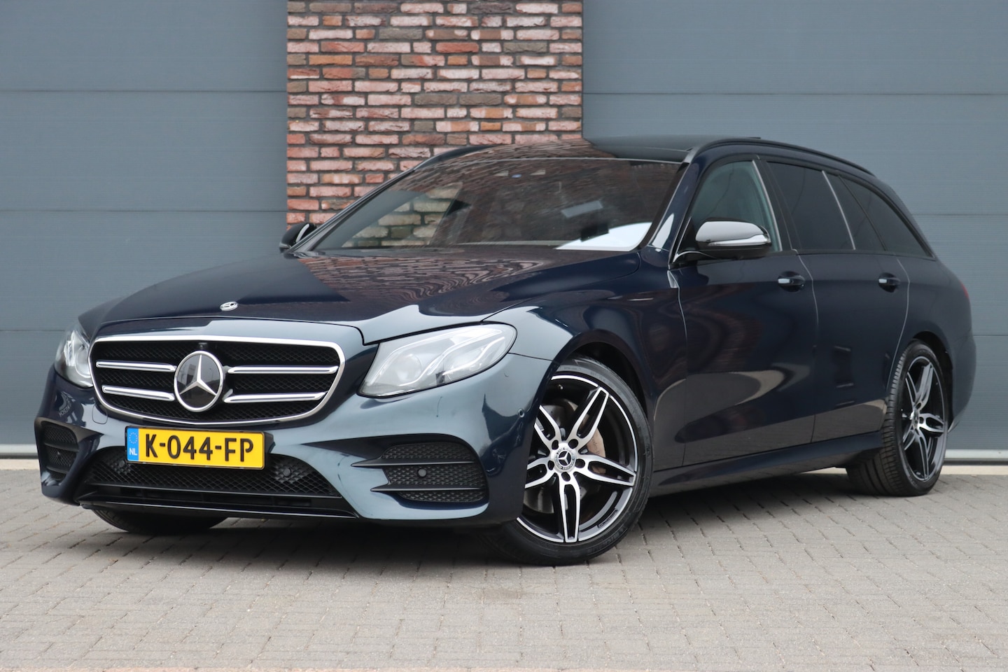 Mercedes-Benz E-klasse Estate - 250 AMG Line Premium+ Aut9 | Luchtvering | Distronic+ | Trekhaak | Burmester | Memory | Pa - AutoWereld.nl