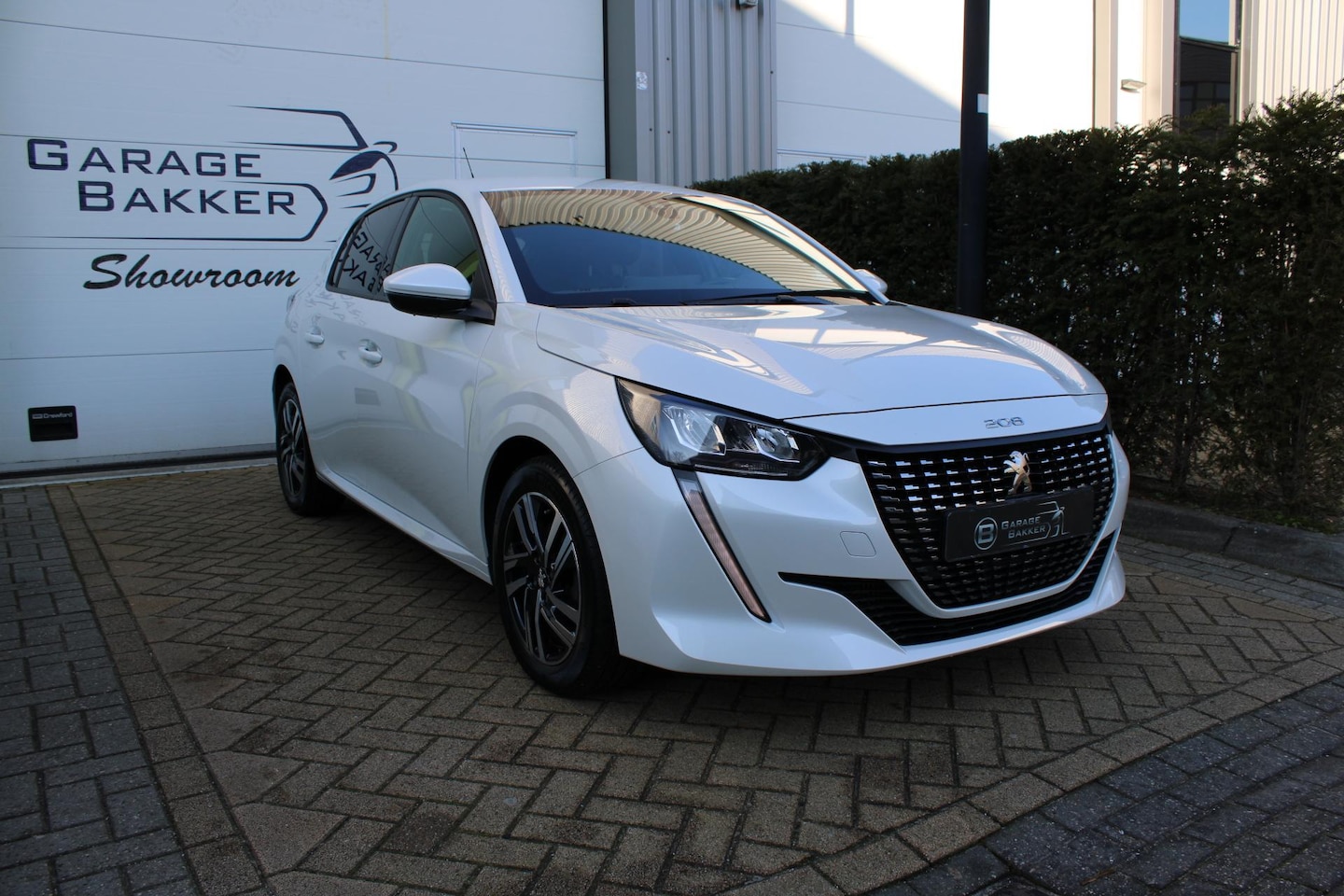 Peugeot 208 - 1.2 PureTech Allure Parelmoer Led Navi-Carplay Stoelverw. - AutoWereld.nl