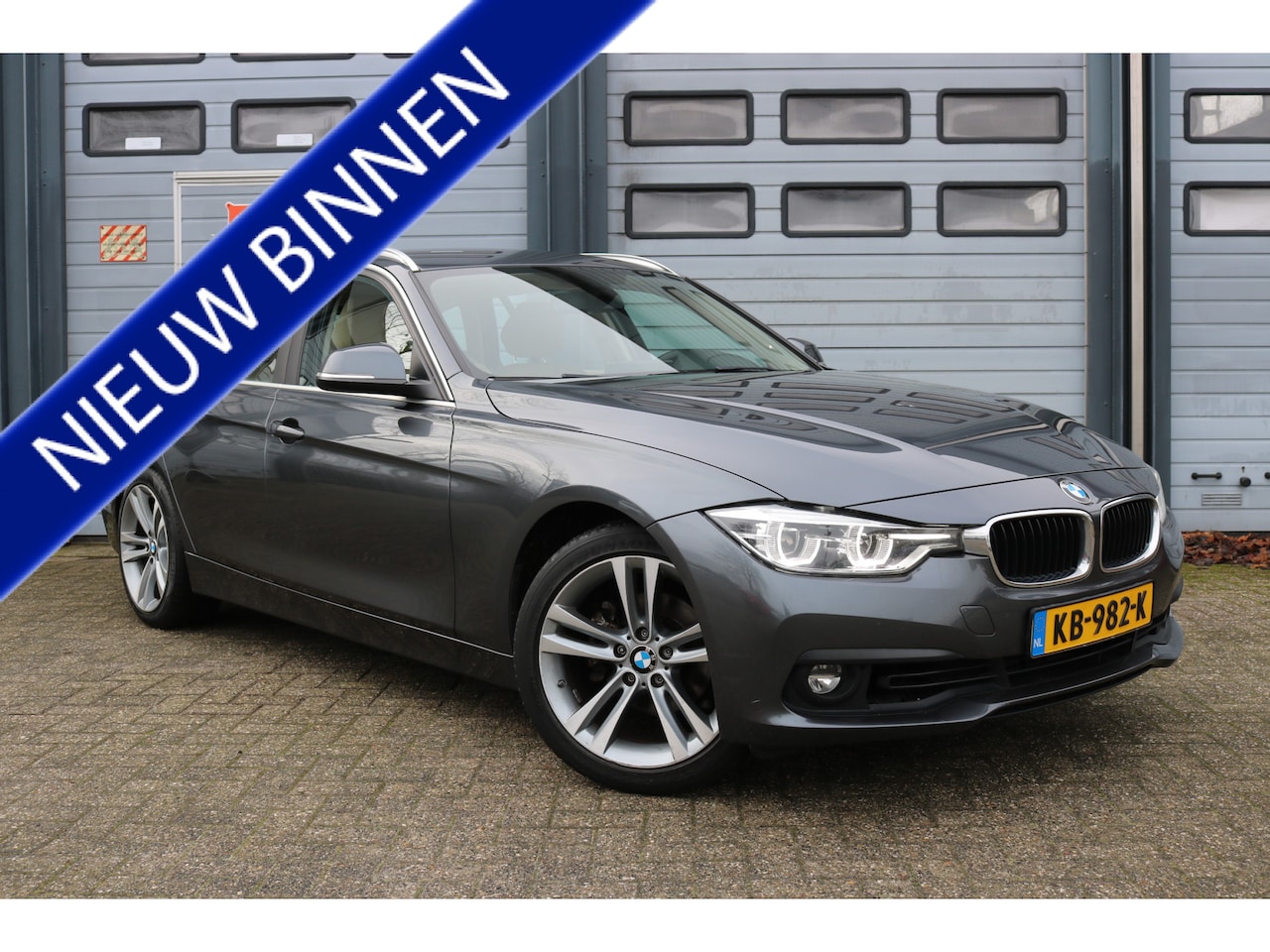 BMW 3-serie Touring - 318i Autom High Executive Xenon G-navi Leder sportzetels 18inch Bj:2016 - AutoWereld.nl