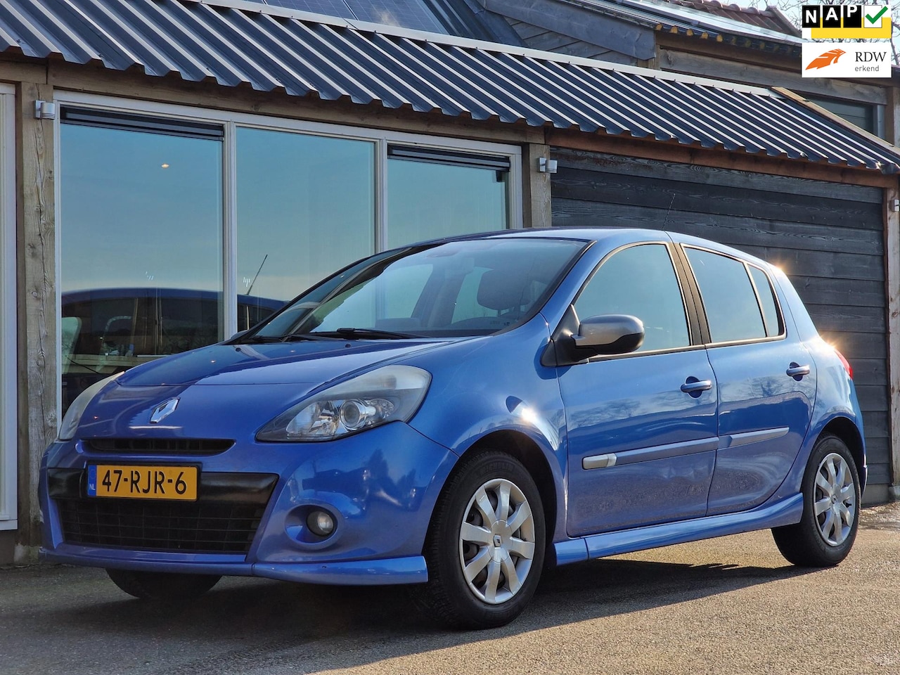 Renault Clio - 1.6 GT 1.6 GT (Climate / Cruise / Navigatie / Parkeersensoren / Half leder / Bluetooth / NL Auto - AutoWereld.nl