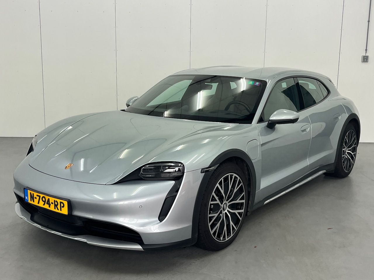 Porsche Taycan Cross Turismo - 4 93 kWh / Leer / Bose / Luchtvering / Apple Carplay/Android Auto - AutoWereld.nl